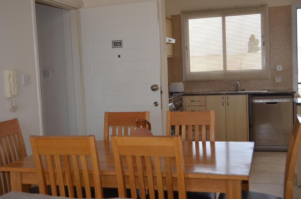 Caiti'S Place Apartment Пафос Екстериор снимка