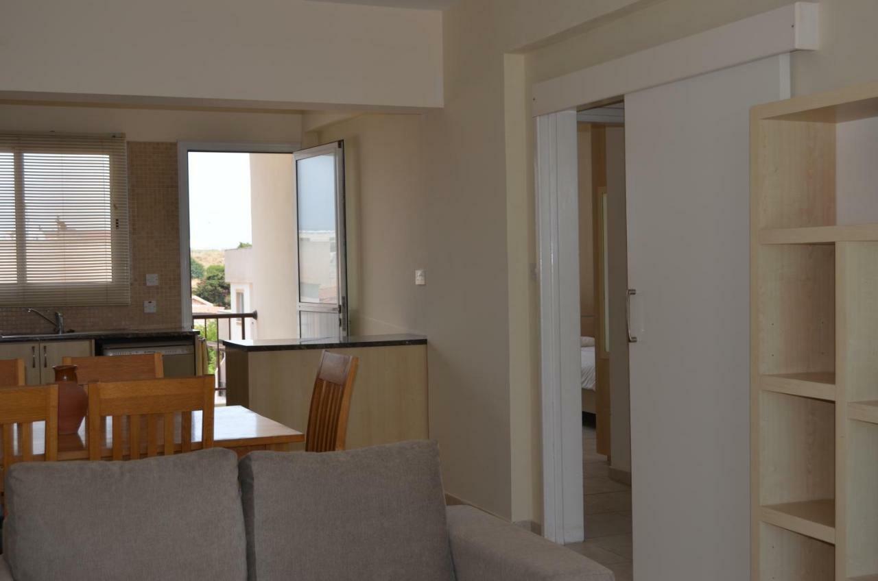 Caiti'S Place Apartment Пафос Екстериор снимка