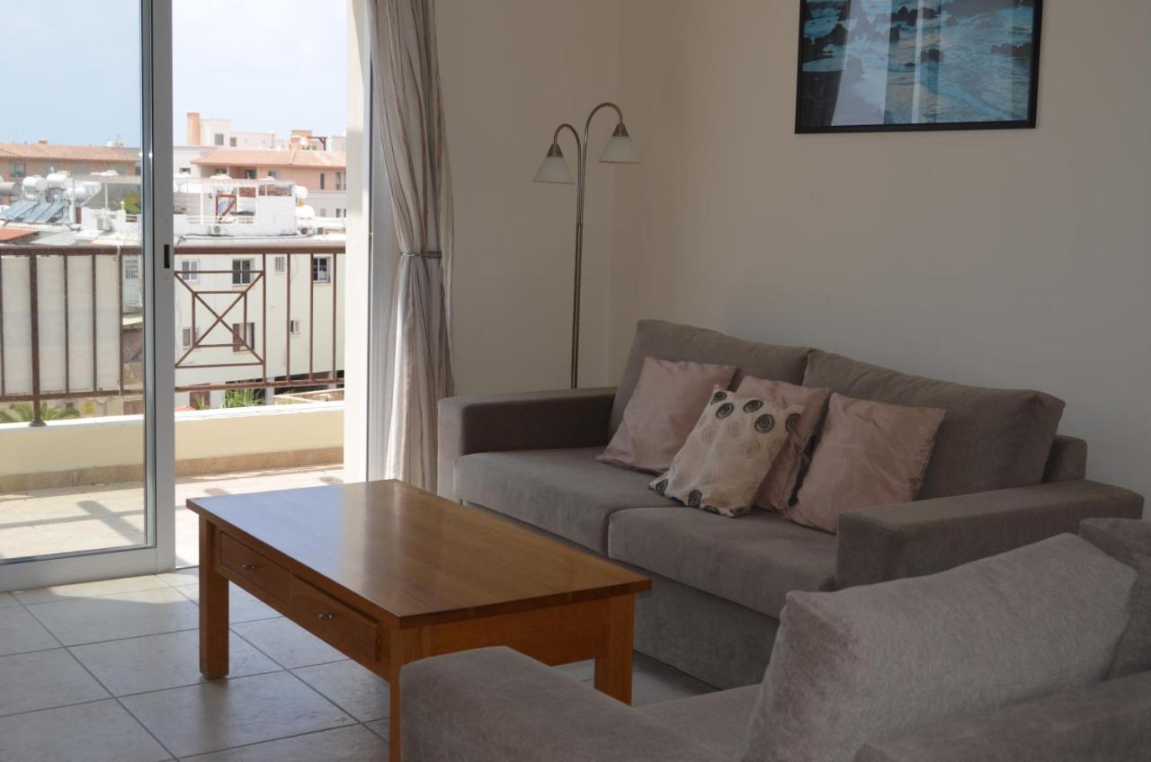 Caiti'S Place Apartment Пафос Екстериор снимка